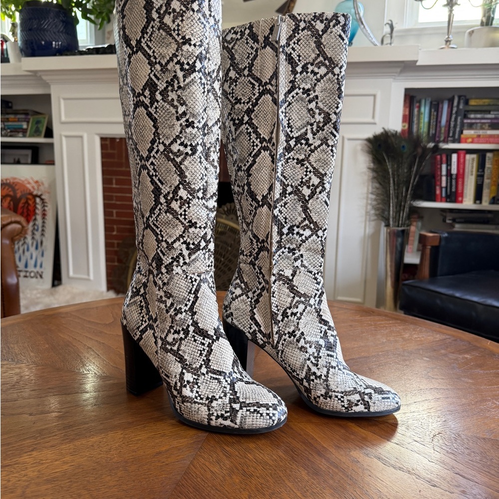 Kenneth Cole Snakeskin Justin Heeled Boots 8 - Picture 3 of 8
